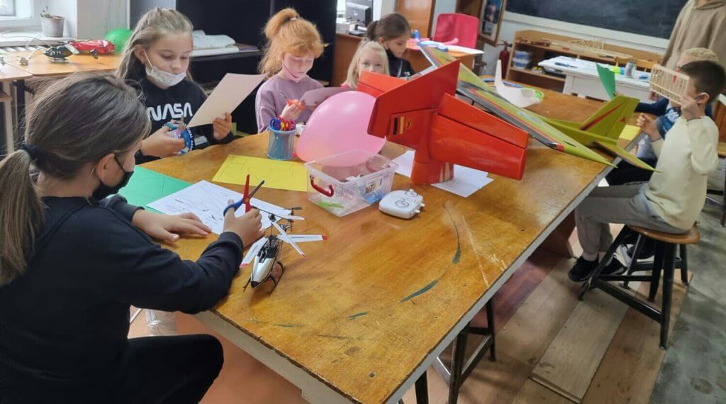 Activități în cadrul cercului 1 WhatsApp Image 2021 09 27 at 15.13.38