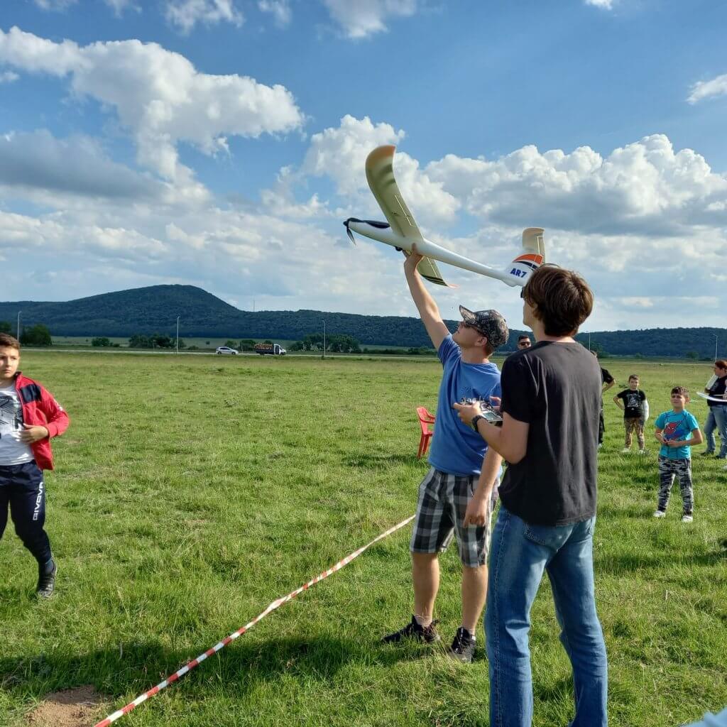 Numeroase premii pentru cercul de Aeromodele la ”Cupa Ienopolis” 8 IMG 20240523 WA0023