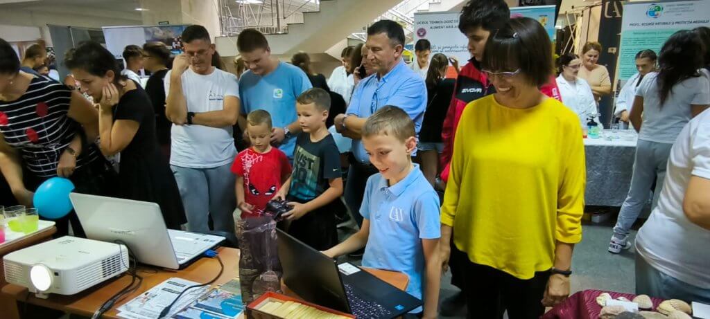 Prezenți la Noaptea cercetătorilor europeni 2024 6 nc6