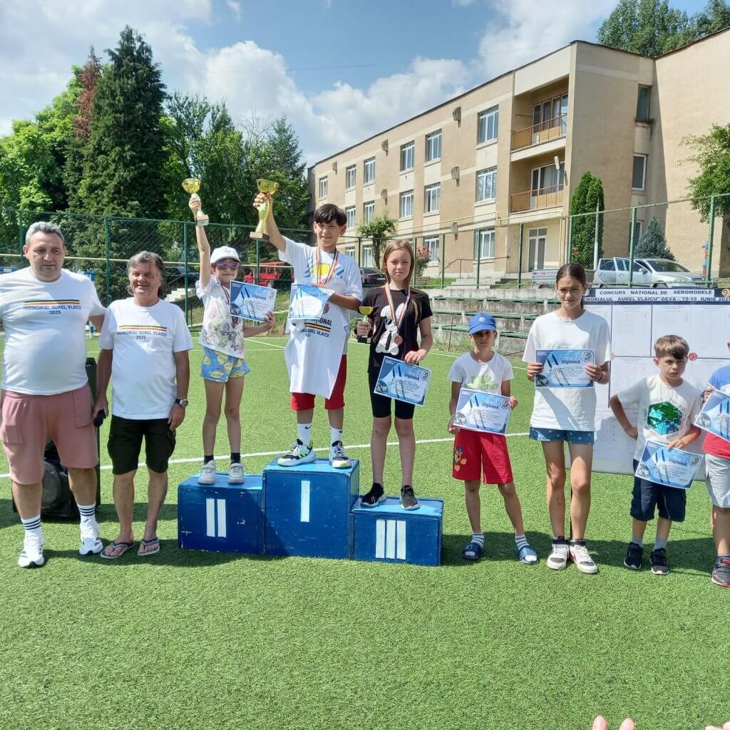 Palatul Copiilor Arad, din nou pe podium la Deva 2 aero3